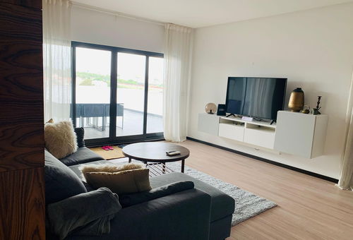 Modern Flat near Lisbon with Garage