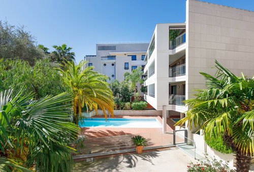 Neue Wohnung in einer Residenz mit Swimmingpool