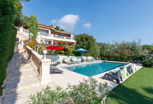  9 km from Cannes on the heights of Mandelieu, beautiful Provencal house...