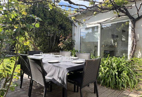 Come and recharge your batteries in this spacious, charming residence!