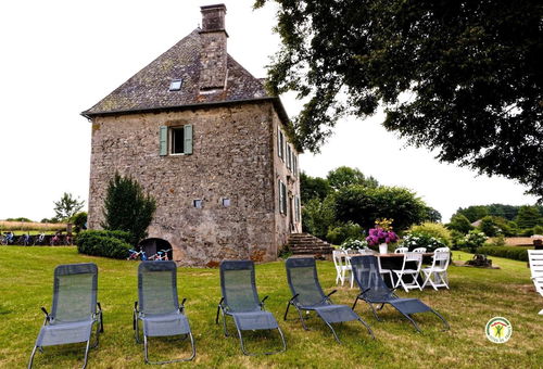 1 ha pond, fully enclosed, available only to gîte tenants...