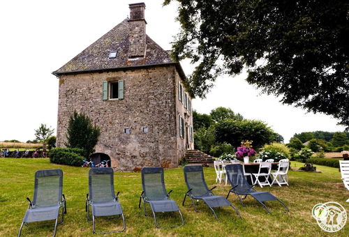 1 ha pond, fully enclosed, available only to gîte tenants...