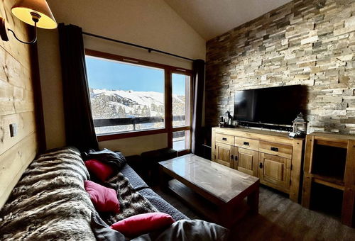 BELLE PLAGNE – RESIDENCE QUARTZ. Large bright apartment with three bedrooms...