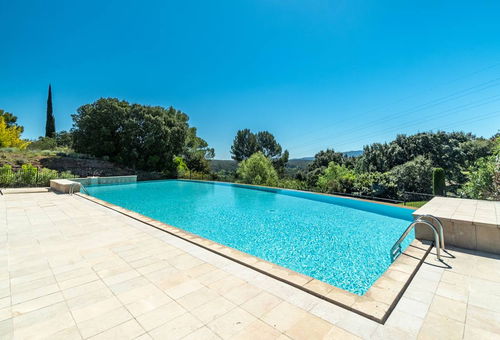 Beautiful house with pool in La Motte, safe residence