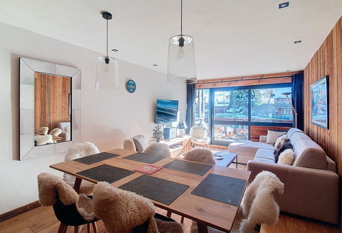 A Rochebrune, appartement de 73m² ambiance montagne chic, situé dans le...