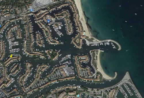 In the quiet and private part of Port Grimaud II, ground-floor apartment for...