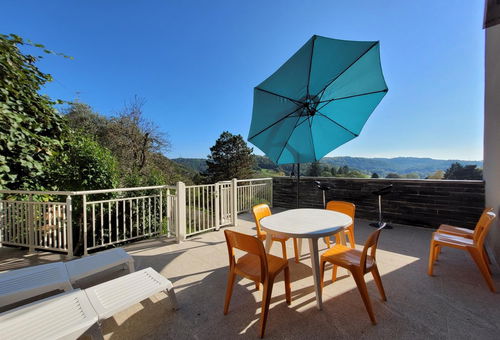 Gîte for 2 people, offers you a privileged location to visit the...
