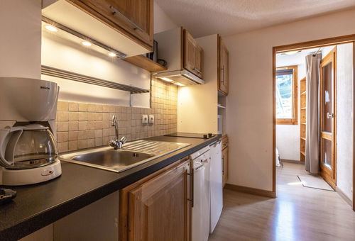 Tastefully renovated apartment, ideal for a family, with ski-in/ski-out...