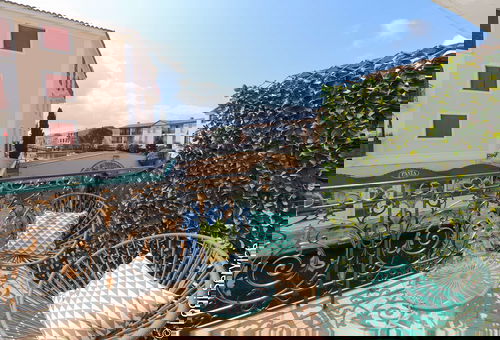 In the heart of the lake city of Port Grimaud I, near the beach, nice...