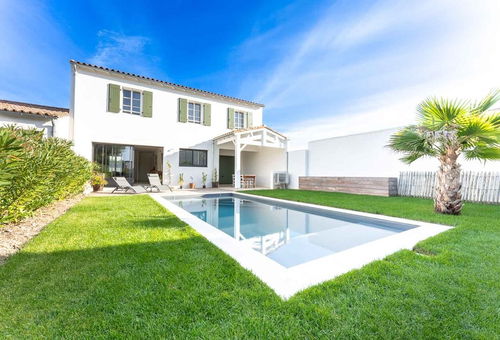 Pleasant house with swimming pool, recently built, where you will appreciate...
