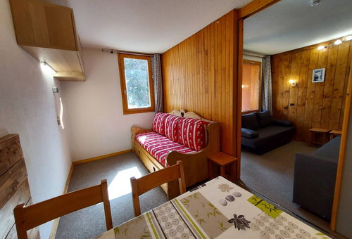 Studio whose living room is divisible by a movable partition. Ideally located...
