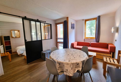 2-room flat renovated in 2023. Ski-in ski-out possible. 