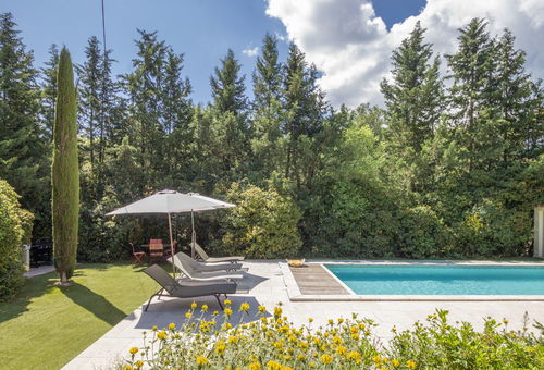 Villa Enzo (4p) with pool in authentic Orgon