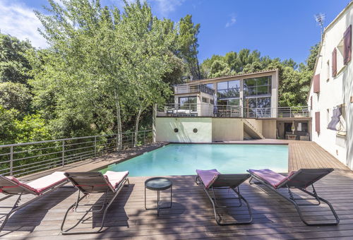 Ousidou (8p) with pool in Avignon