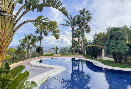 Mary Montana (4p) with communal pool in Altea