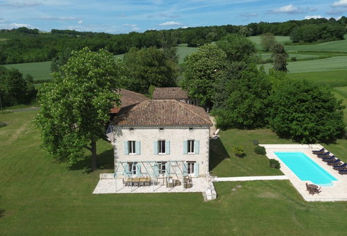 Villa Moundo (10p) with pool nearby Monflanquin
