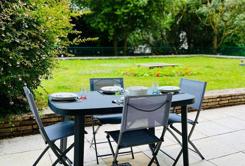 Renovated apartment – Benoit district – 600 m from the Bay of La...