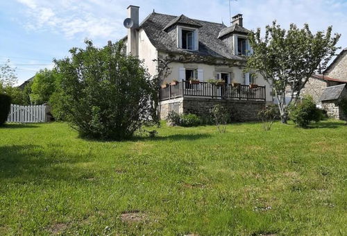 Discover the Corrèze countryside. Surrounded by lakes, wide open spaces and...
