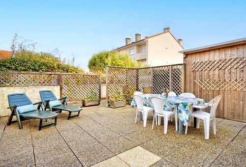 Opposite Monoprix, in a small joint ownership, discover this 70 m2 T3 duplex...