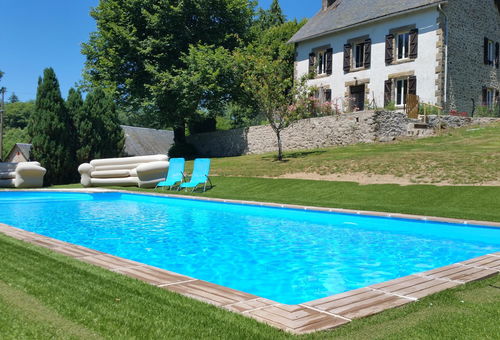 House: 4 bedrooms including one on the ground floor (1 double bed). 3...