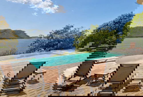 Idéalement située dans le domaine de Marina di Fiori avec accès au Sporting...