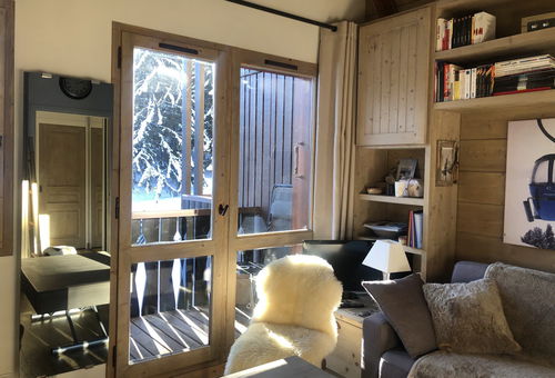 RENOVATED, QUIET APARTMENT ON THE TOP FLOOR