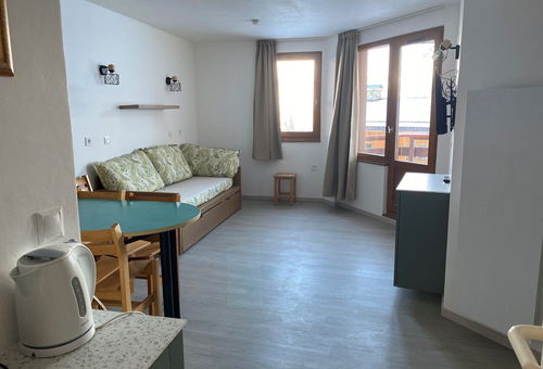 COMPLETELY RENOVATED LOCATED IN THE HEART OF THE RESORT, IDEAL FOR SKIERS...