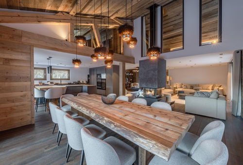 CHAMONIX - Les Bossons Superb chalet of 370m², which can accommodate up to...