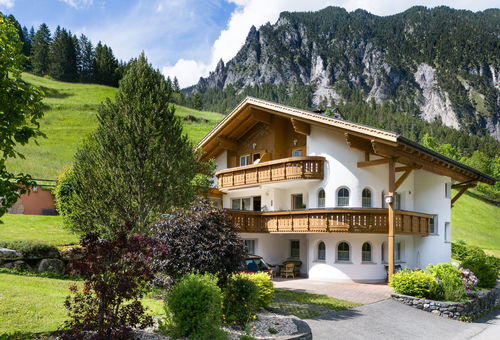 Haus Alvier - 2-Zimmer FeWo Zimba mit Balkon