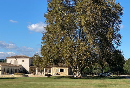 MAUSSANE HOLIDAYS - LUXURY HOUSE IN THE HEART OF MAUSSANE! 