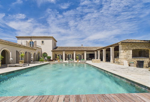 MAUSSANE HOLIDAYS - LUXURY HOUSE IN THE HEART OF MAUSSANE! 