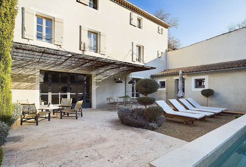 ST REMY HOLIDAYS - VILLAGE HOUSE WITH POOL!