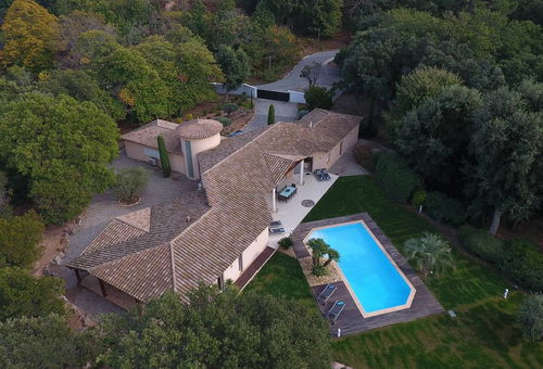 Luxurious Villa in Secure Residential Park