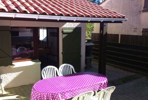 Close to the city center of Lacanau Océan. Not far from the beach,...