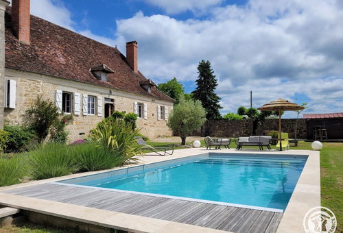 Character cottage with heated swimming pool located in the south of Corrèze,...