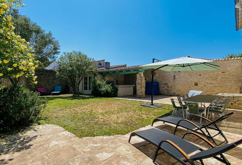 Superb villa in the heart of the village