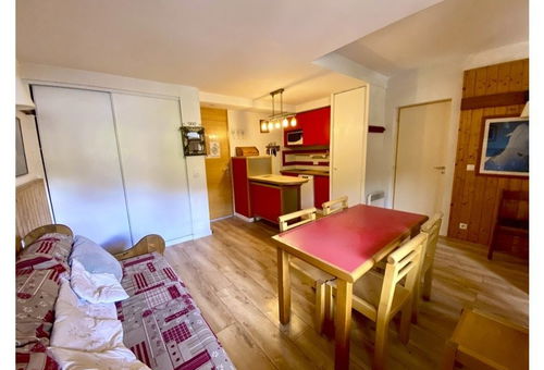 PLAGNE 1800 – RESIDENCE DORONIC. Apartment with a balcony, facing south,...