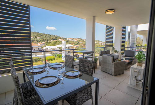 Appartement with terrace ideally located in Propriano.