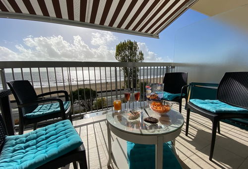 Renoviertes Apartment mit Terrasse mit Meerblick und Parkplatz