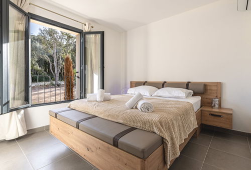 Apartment 2 bedroom Bonifacio