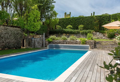 Sunny Getaway: Villa with Flowered Garden and Pool in Mougins