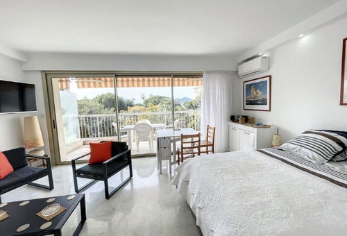 Le Midi Studio - air-conditioned terrace close to the beaches