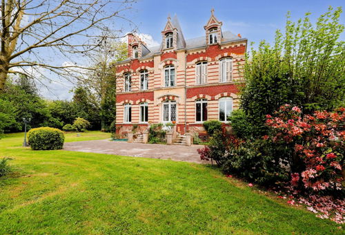 Maison des Ifs - large garden & billiard table