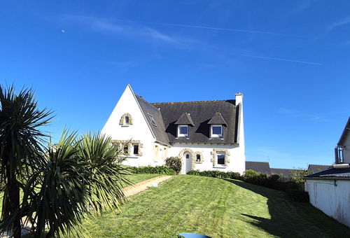 Beautiful Breton house with garden