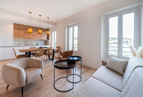 Beautiful 2 bedroom in the Old Port of Cannes