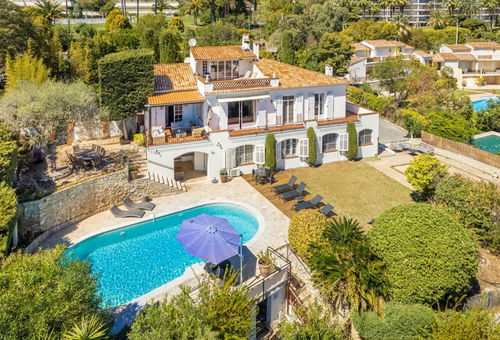 Charming villa with sea view