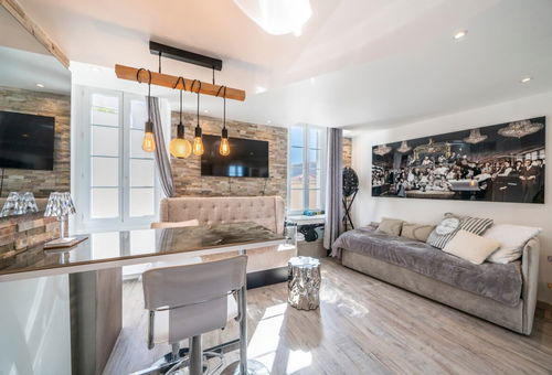 Beautiful studio rue d'Antibes