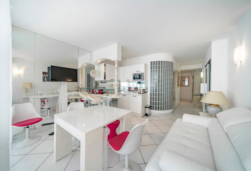 Nice 2-3 bedroom ideally located