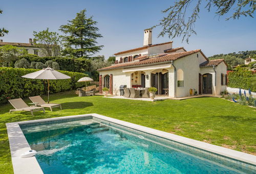 Authentic villa with swimming pool in La Colle-sur-Loup