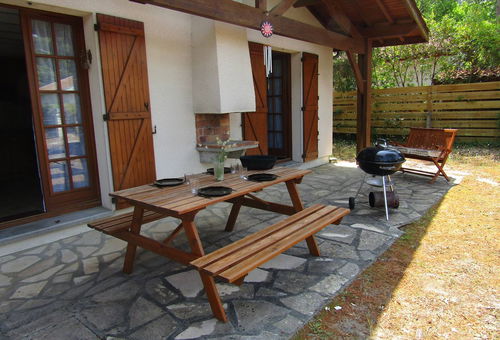 Quiet and privileged area, ideally located in the heart of the pine forest....